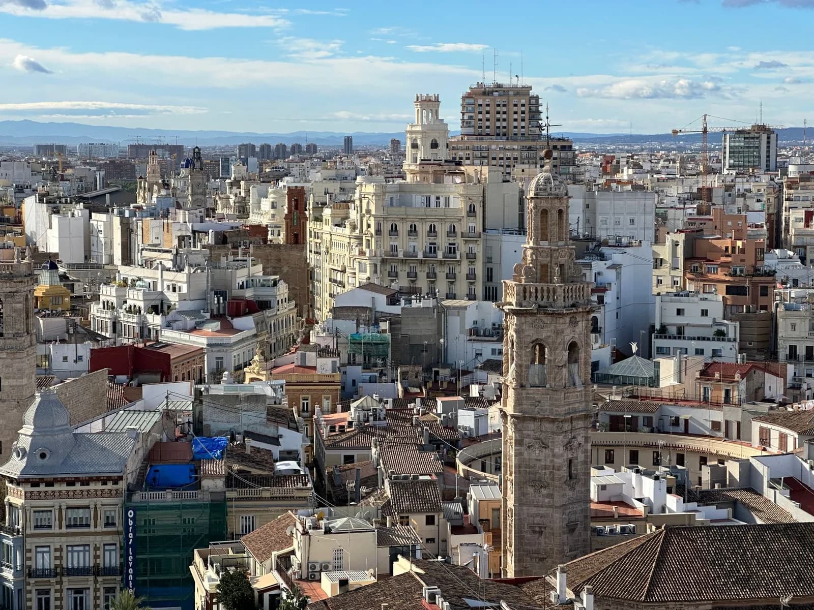 Les toits de Valence et la tour de Santa Catalina, vus depuis le centre historique